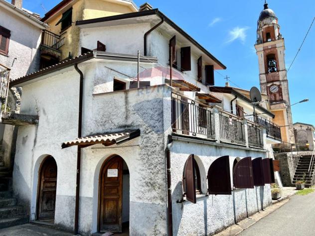 casa indipendente in vendita a Maissana in zona Salterana