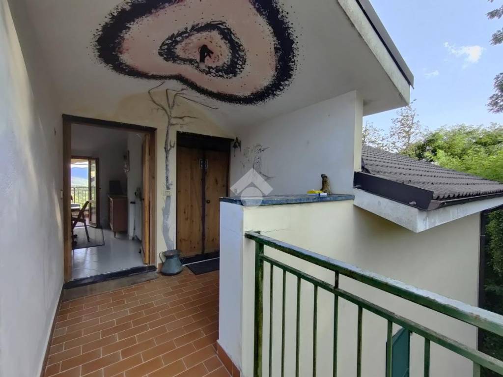 appartamento in vendita a Maissana in zona Tavarone