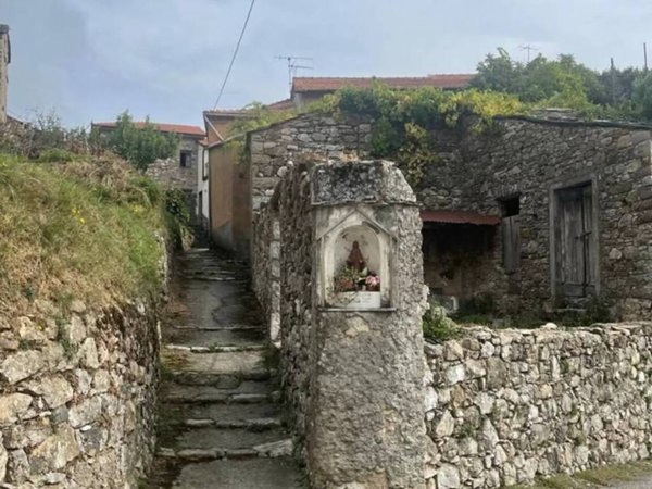 casa indipendente in vendita a Maissana in zona Campore