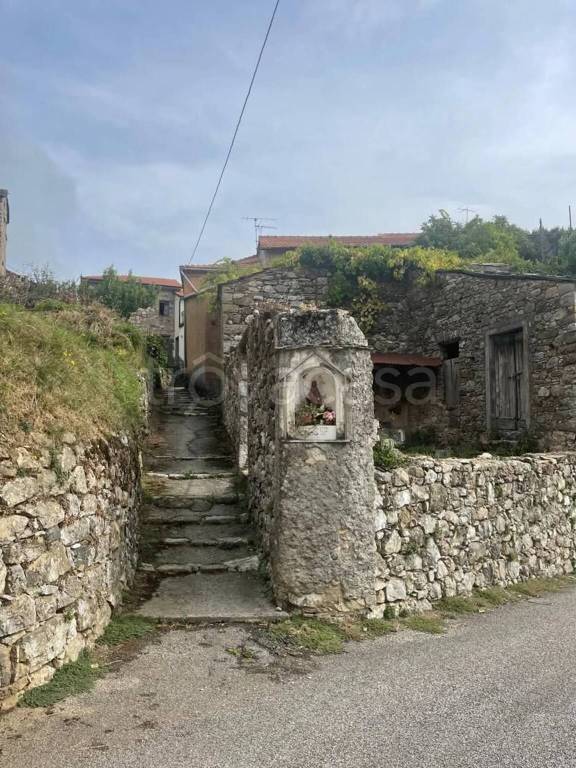 casa indipendente in vendita a Maissana in zona Campore