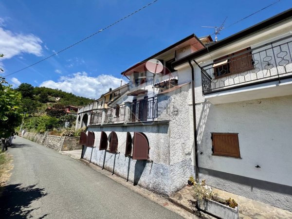 appartamento in vendita a Maissana in zona Salterana