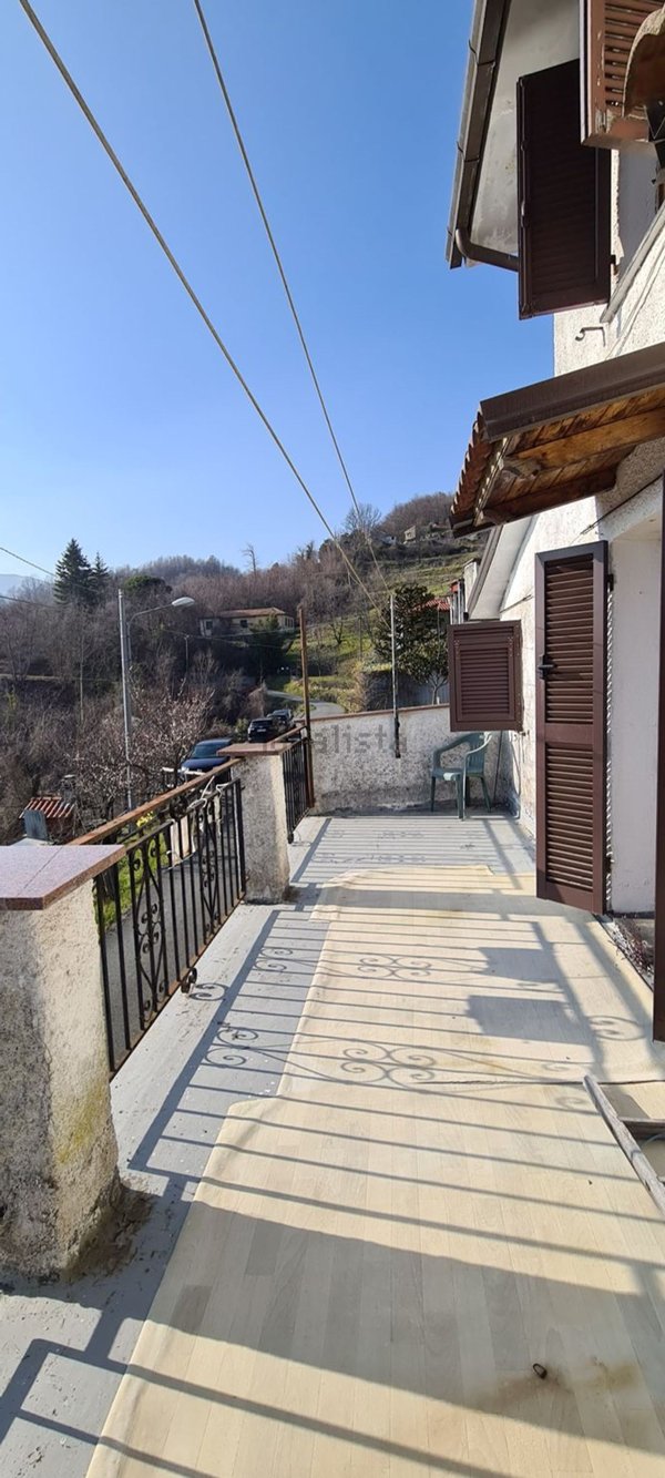 casa indipendente in vendita a Maissana in zona Salterana