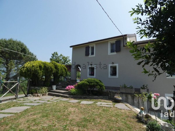 casa indipendente in vendita a Maissana in zona Tavarone