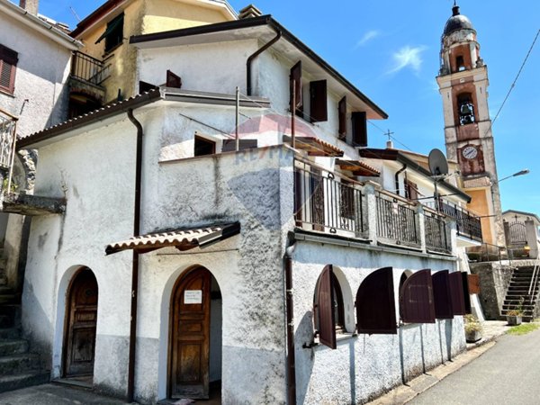 casa semindipendente in vendita a Maissana in zona Salterana