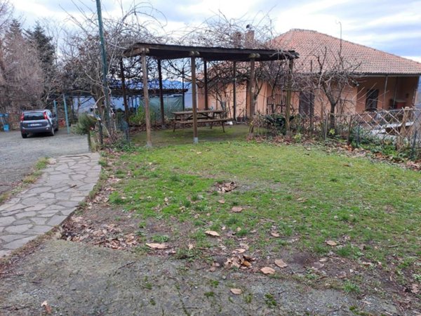 casa indipendente in vendita a Maissana in zona Salterana