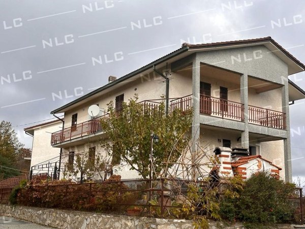 appartamento in vendita a Maissana in zona Tavarone