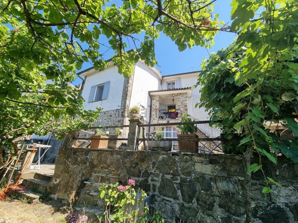 casa indipendente in vendita a Maissana