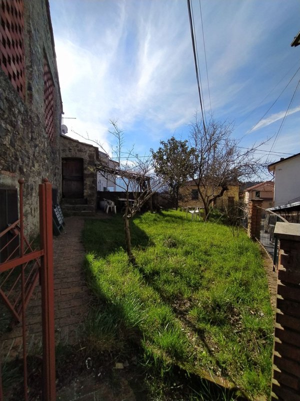 casa indipendente in vendita a Maissana in zona Cembrano