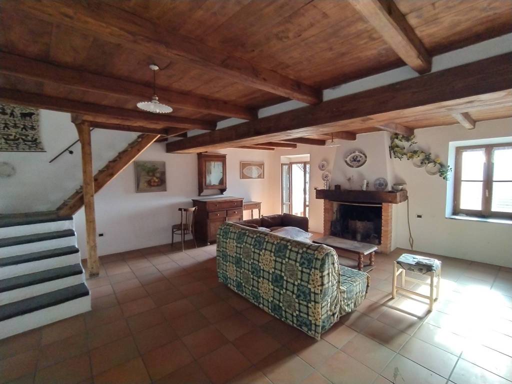 casa indipendente in vendita a Maissana in zona Cembrano