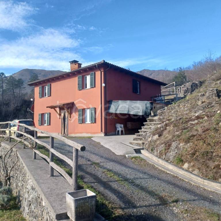 casa indipendente in vendita a Maissana