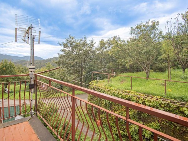 appartamento in vendita a Maissana in zona Tavarone