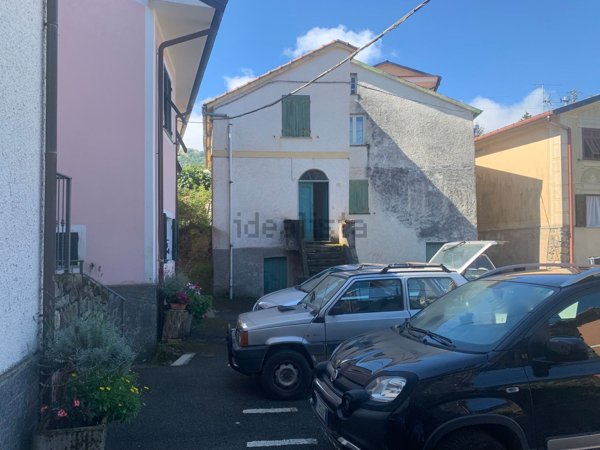 appartamento in vendita a Maissana in zona Colli