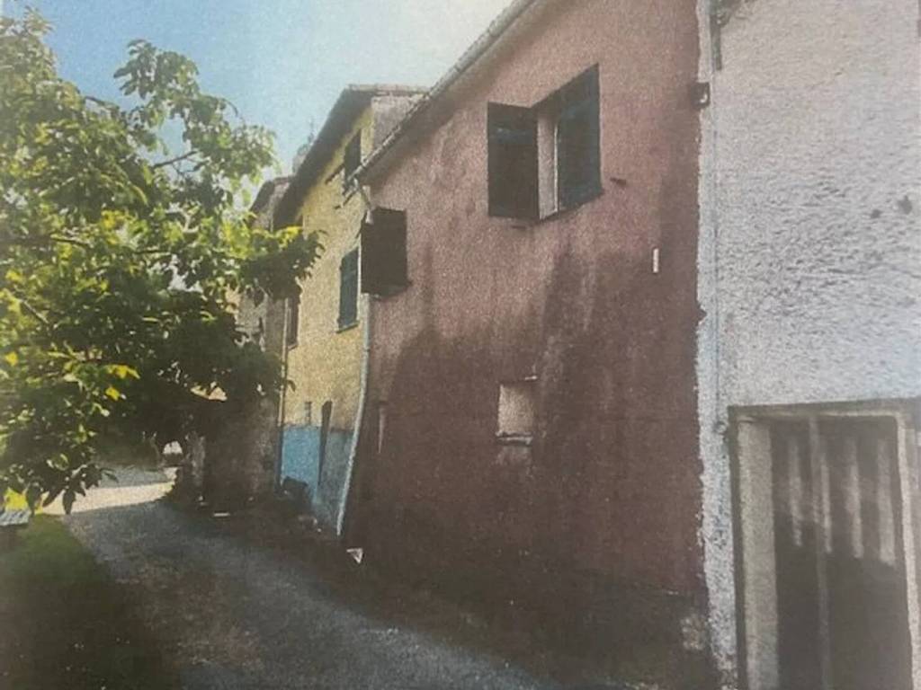 appartamento in vendita a Maissana in zona Colli