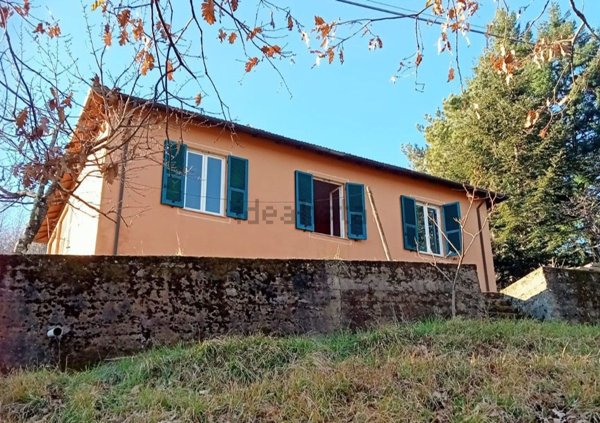 casa indipendente in vendita a Maissana in zona Tavarone