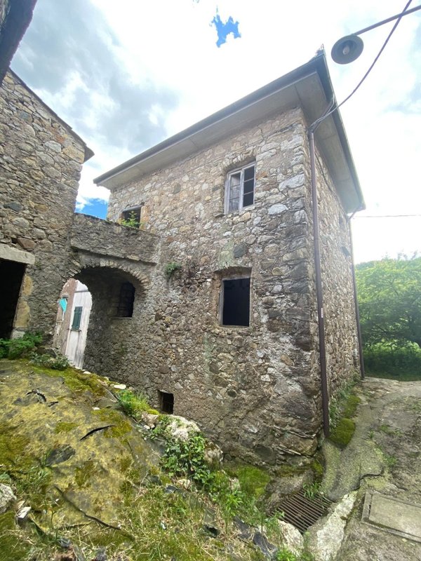 quadrivano in vendita a Maissana