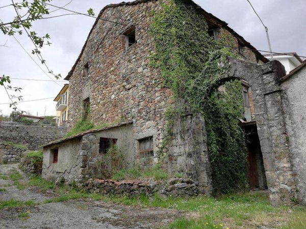 rudere in vendita a Maissana