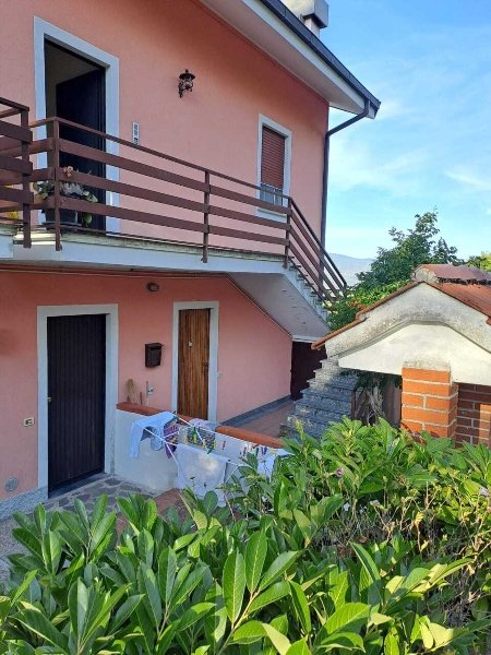 appartamento in vendita a Maissana in zona Tavarone