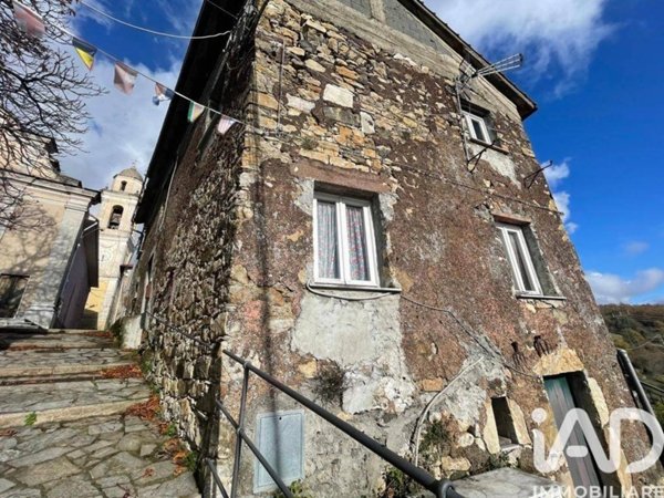 appartamento in vendita a Maissana in zona Ossegna