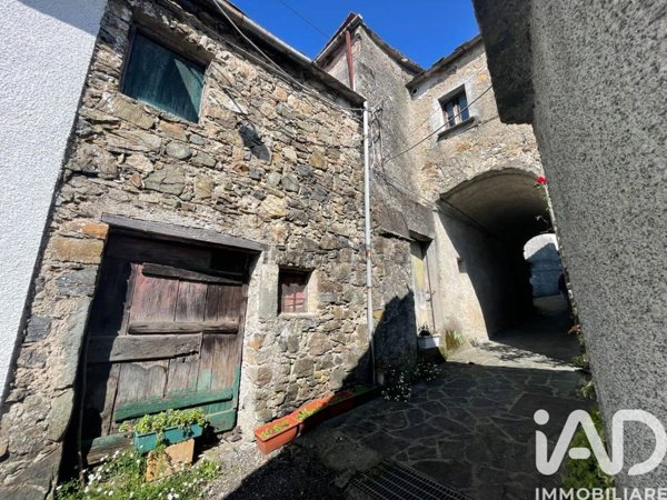 casa semindipendente in vendita a Maissana in zona Cembrano