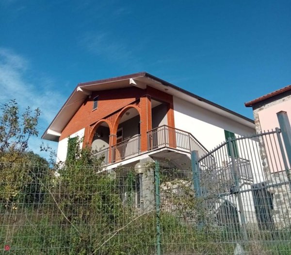 casa indipendente in vendita a Maissana in zona Cembrano