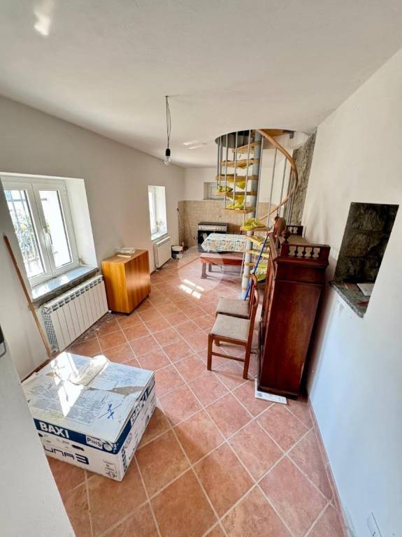 casa indipendente in vendita a Maissana in zona Cembrano