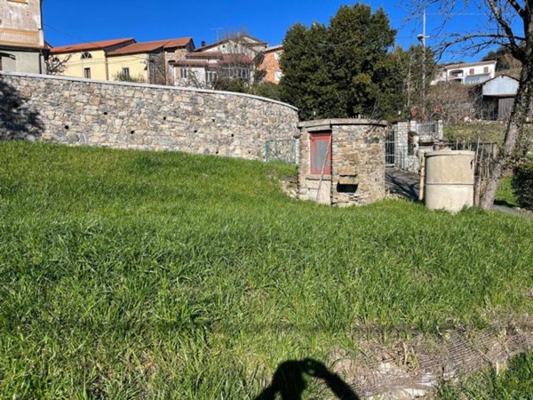casa indipendente in vendita a Maissana in zona Cembrano