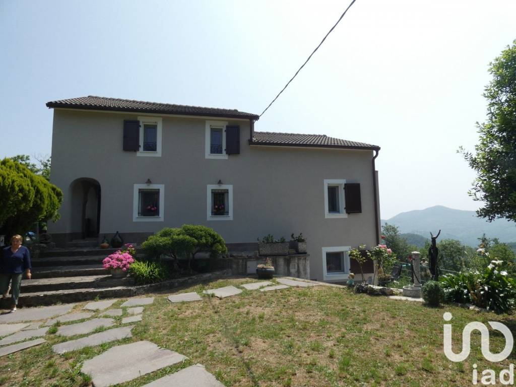 casa indipendente in vendita a Maissana in zona Tavarone