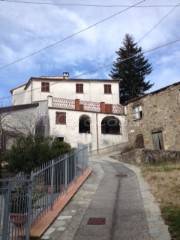 casa indipendente in vendita a Maissana in zona Salterana