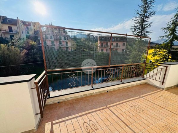appartamento in vendita a Maissana in zona Tavarone