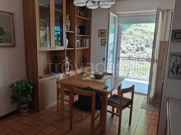 appartamento in vendita a Maissana in zona Tavarone