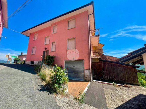 casa indipendente in vendita a Maissana in zona Ossegna