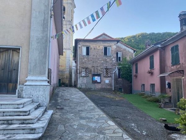 casa indipendente in vendita a Maissana in zona Ossegna