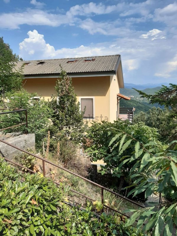 appartamento in vendita a Maissana in zona Tavarone
