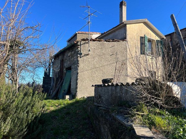 appartamento in vendita a Maissana in zona Torza