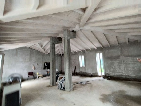 casa indipendente in vendita a Luni in zona Dogana