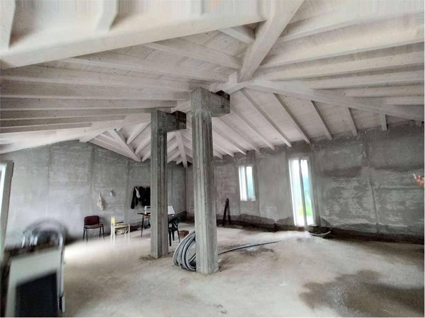 casa indipendente in vendita a Luni in zona Dogana