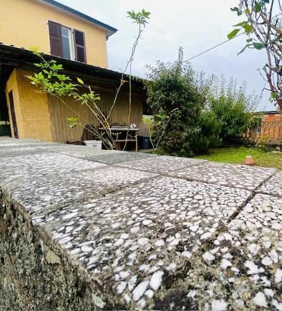 casa indipendente in vendita a Luni