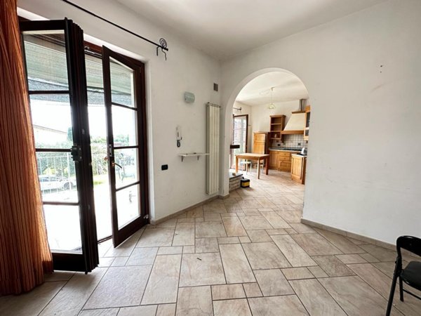 casa indipendente in vendita a Luni