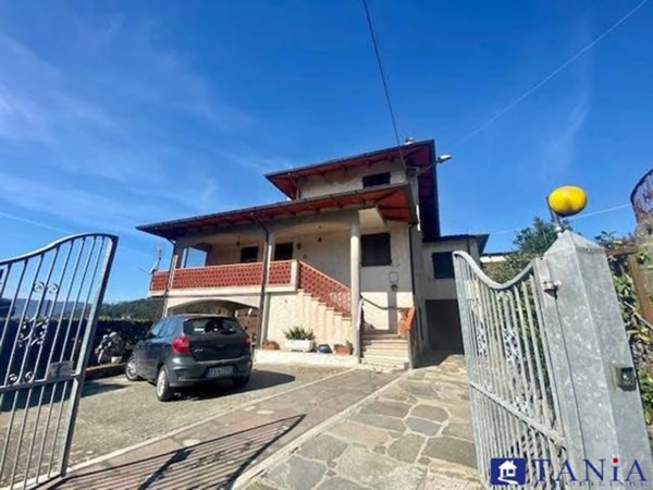 casa indipendente in vendita a Luni in zona Casano