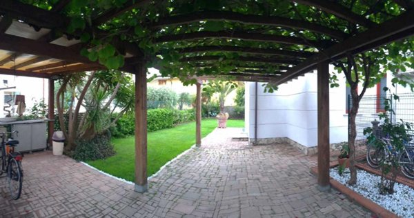 appartamento in vendita a Luni in zona Dogana