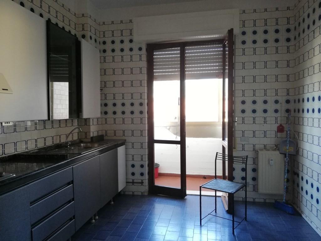 appartamento in vendita a Luni in zona Isola