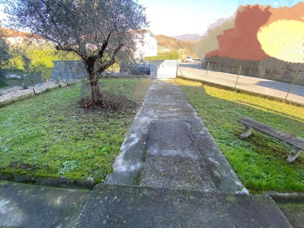 casa semindipendente in vendita a Luni