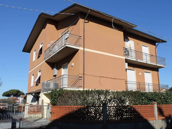 casa indipendente in vendita a Luni