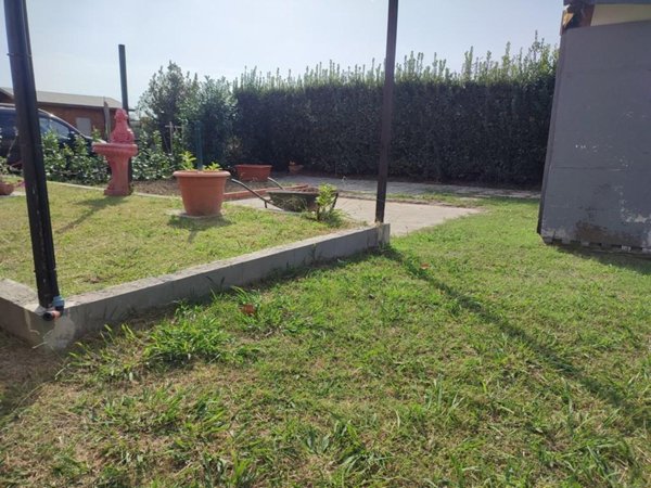 casa indipendente in vendita a Luni
