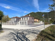casa indipendente in vendita a Luni in zona Casano