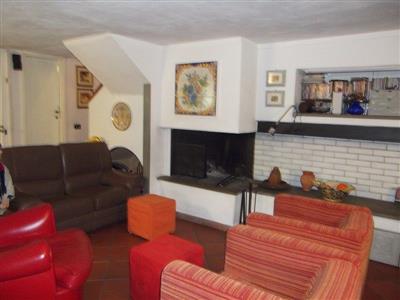 casa indipendente in vendita a Luni in zona Dogana