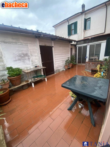 casa indipendente in vendita a Luni in zona Dogana