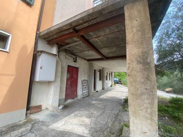 casa indipendente in vendita a Luni in zona Casano