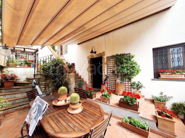 casa indipendente in vendita a Luni in zona Serravalle