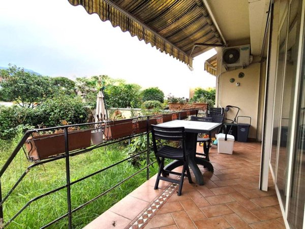 casa indipendente in vendita a Luni in zona Dogana